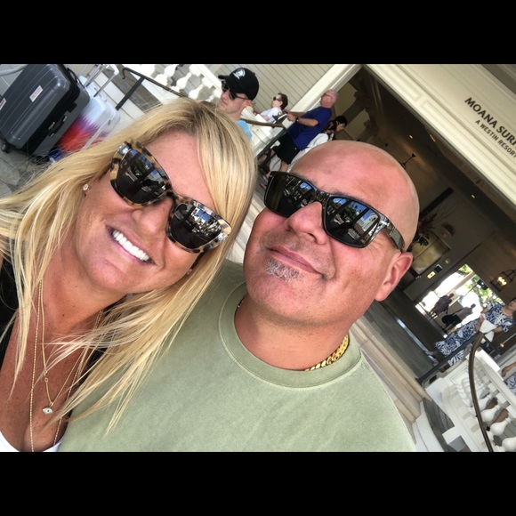 Meet your Posher, Tiffany - Picture 1 of 4